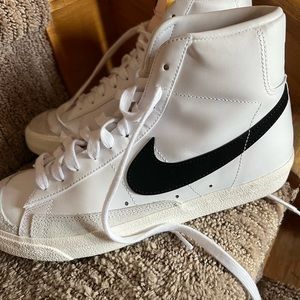 Womens Nike Blazer Mid 77